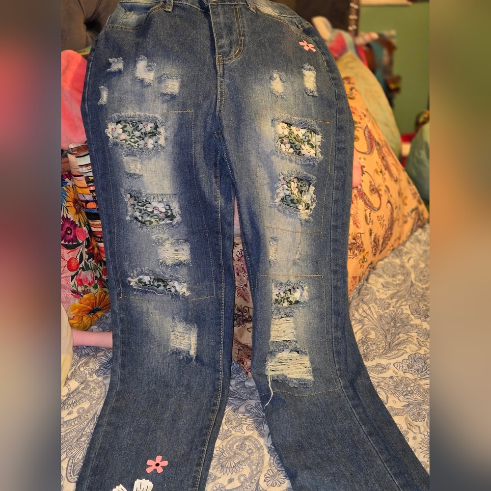 Trendy Distressed Floral Patch Bootcut Women's Jeans - Blue Size Medium
